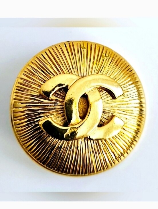 CHANEL Jewelry - Chanel Gold-plated Sunburst Brooch